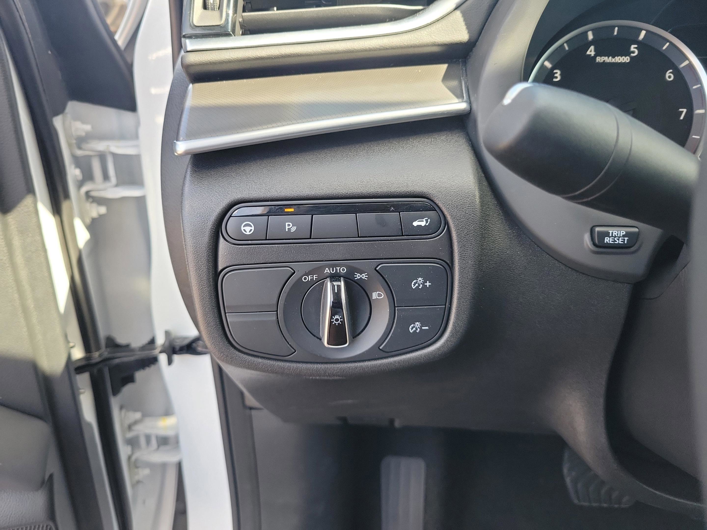 Certified 2025 INFINITI QX50 Pure image 13