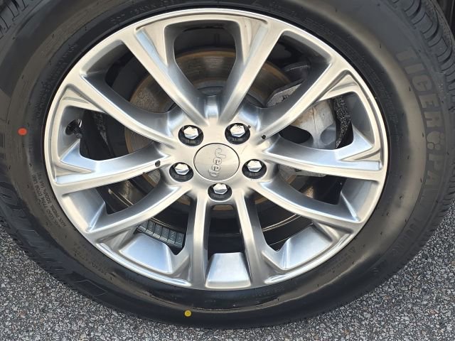 Used 2021 Jeep Cherokee Latitude Plus w/ Sun & Sound Group FWD image 10