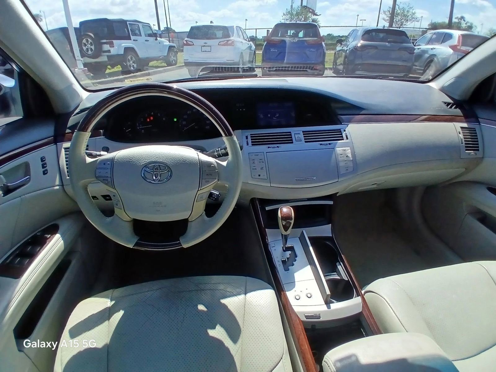 Used 2010 Toyota Avalon Limited FWD image 28