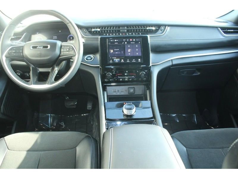 Used 2023 Jeep Grand Cherokee Altitude AWD/4WD image 14