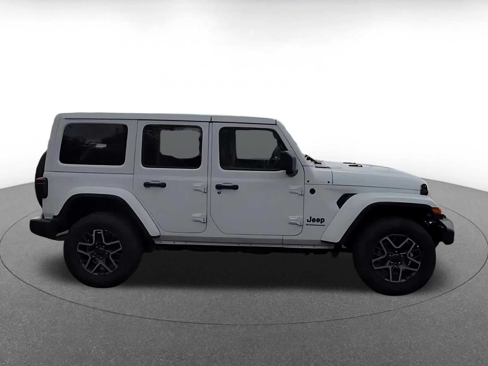 Used 2025 Jeep Wrangler Unlimited Sahara AWD/4WD image 14