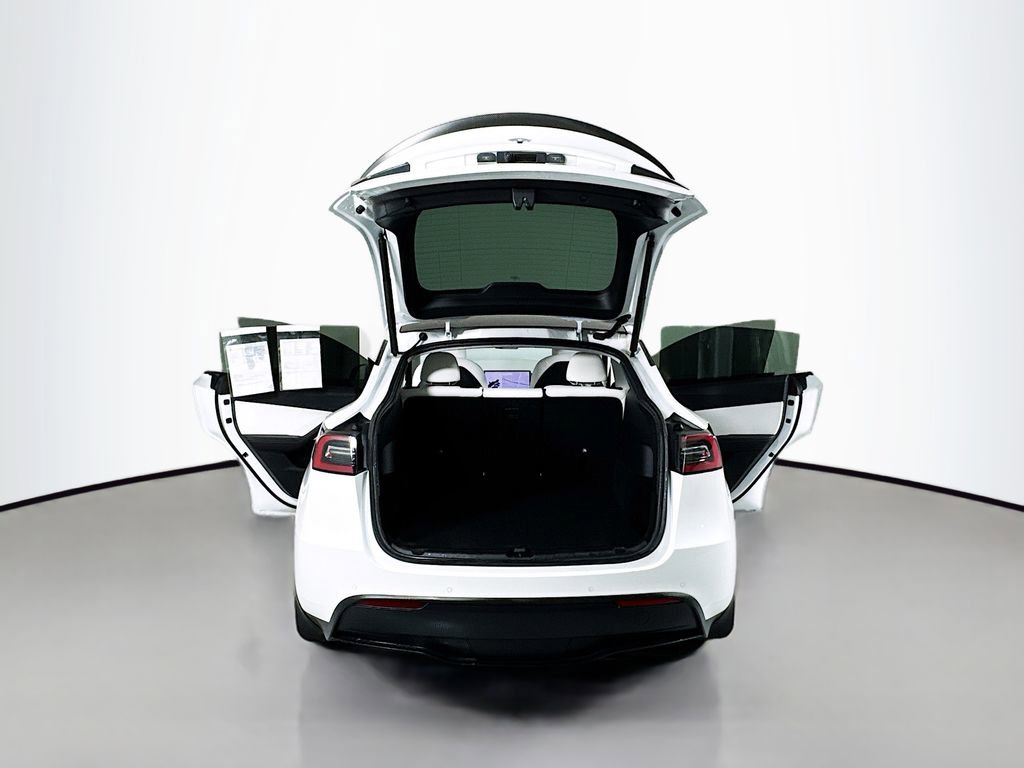 Used 2021 Tesla Model Y Long Range image 19