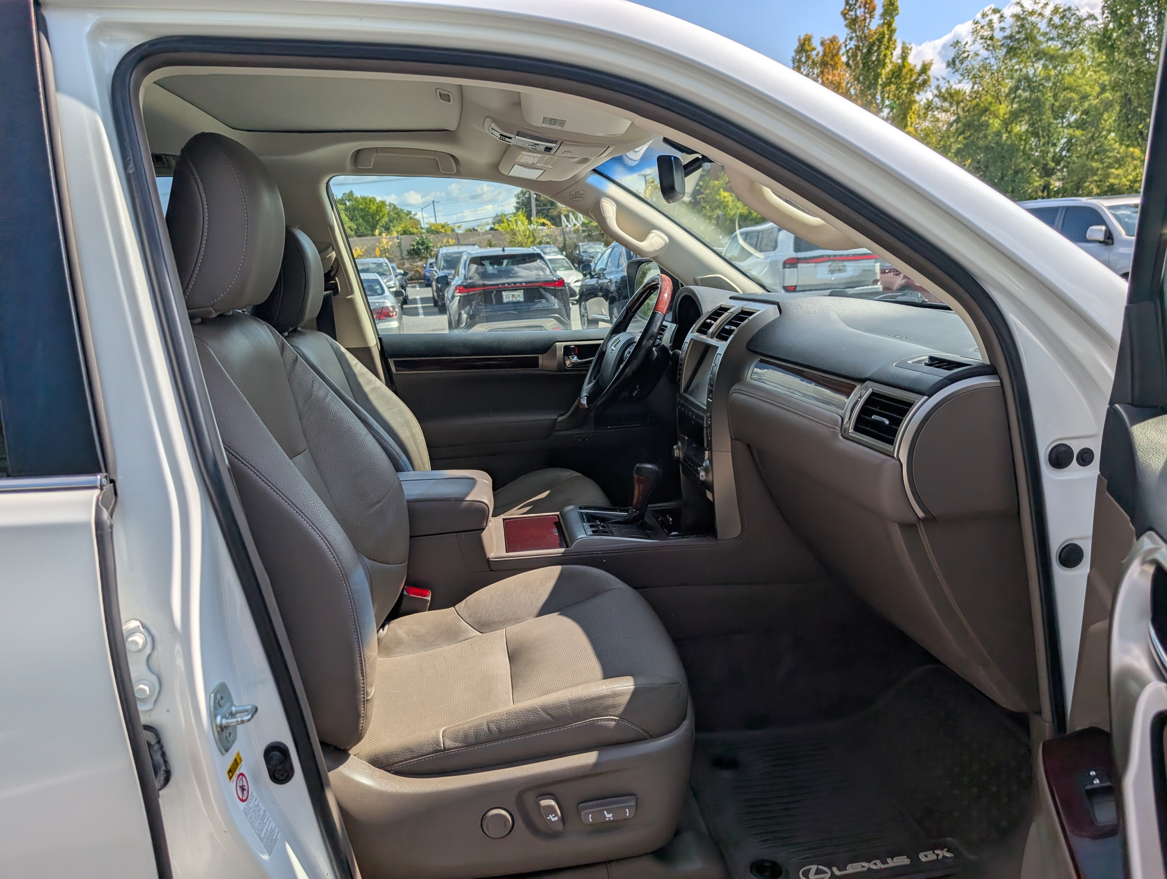Used 2016 Lexus GX 460 w/ Premium Package AWD/4WD image 9