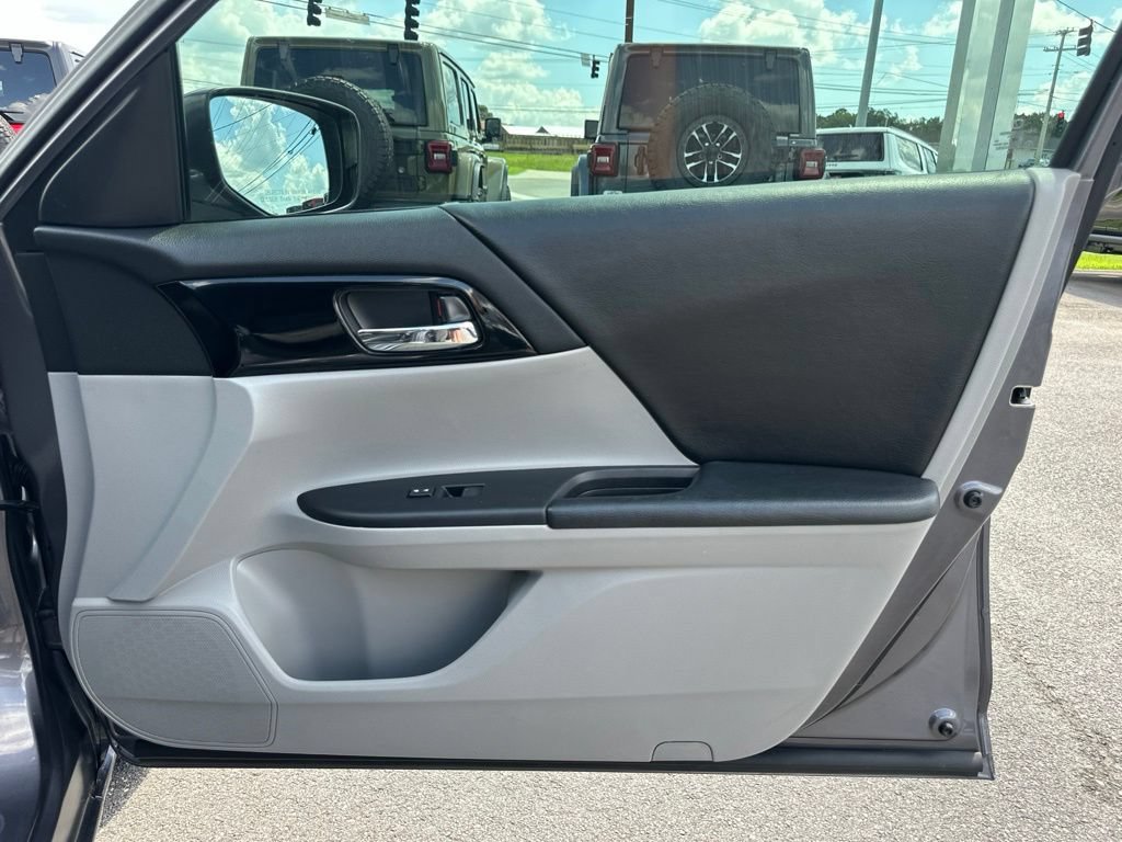 Used 2017 Honda Accord LX image 20
