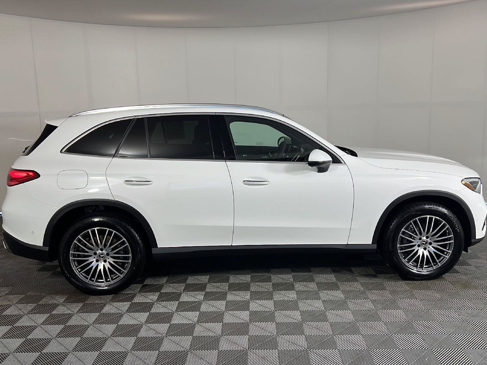 Used 2026 Mercedes-Benz GLC 300 4MATIC image 23