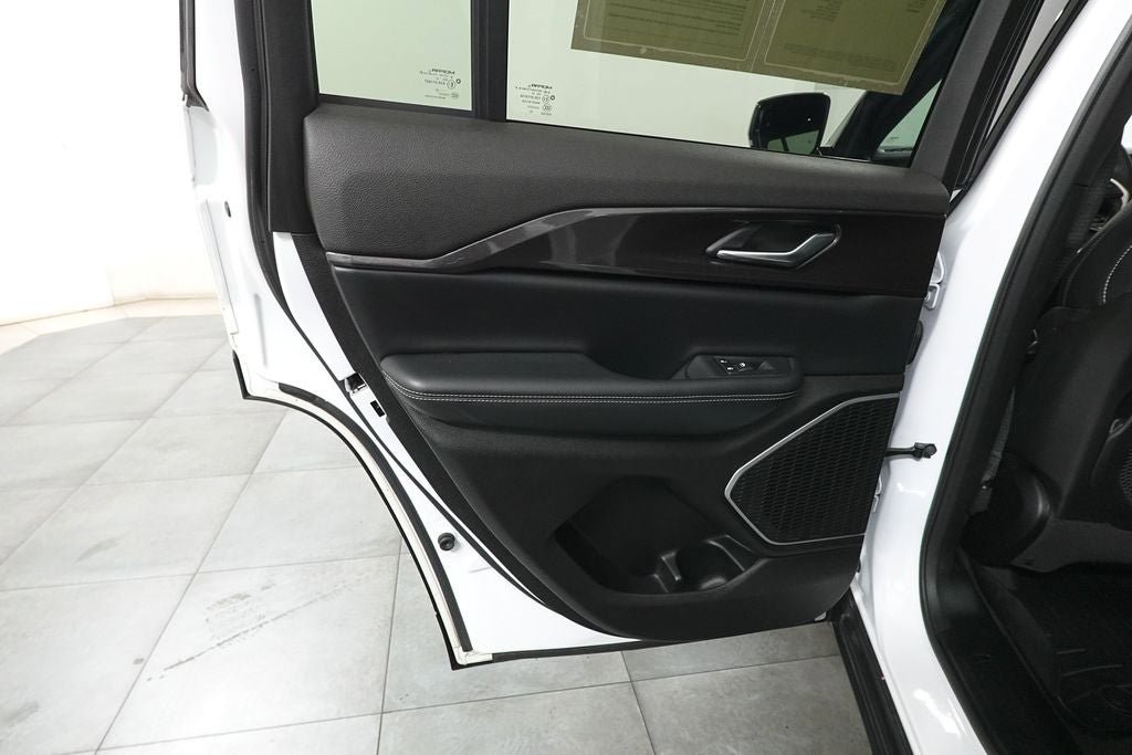 Used 2022 Jeep Grand Cherokee Altitude AWD/4WD image 25