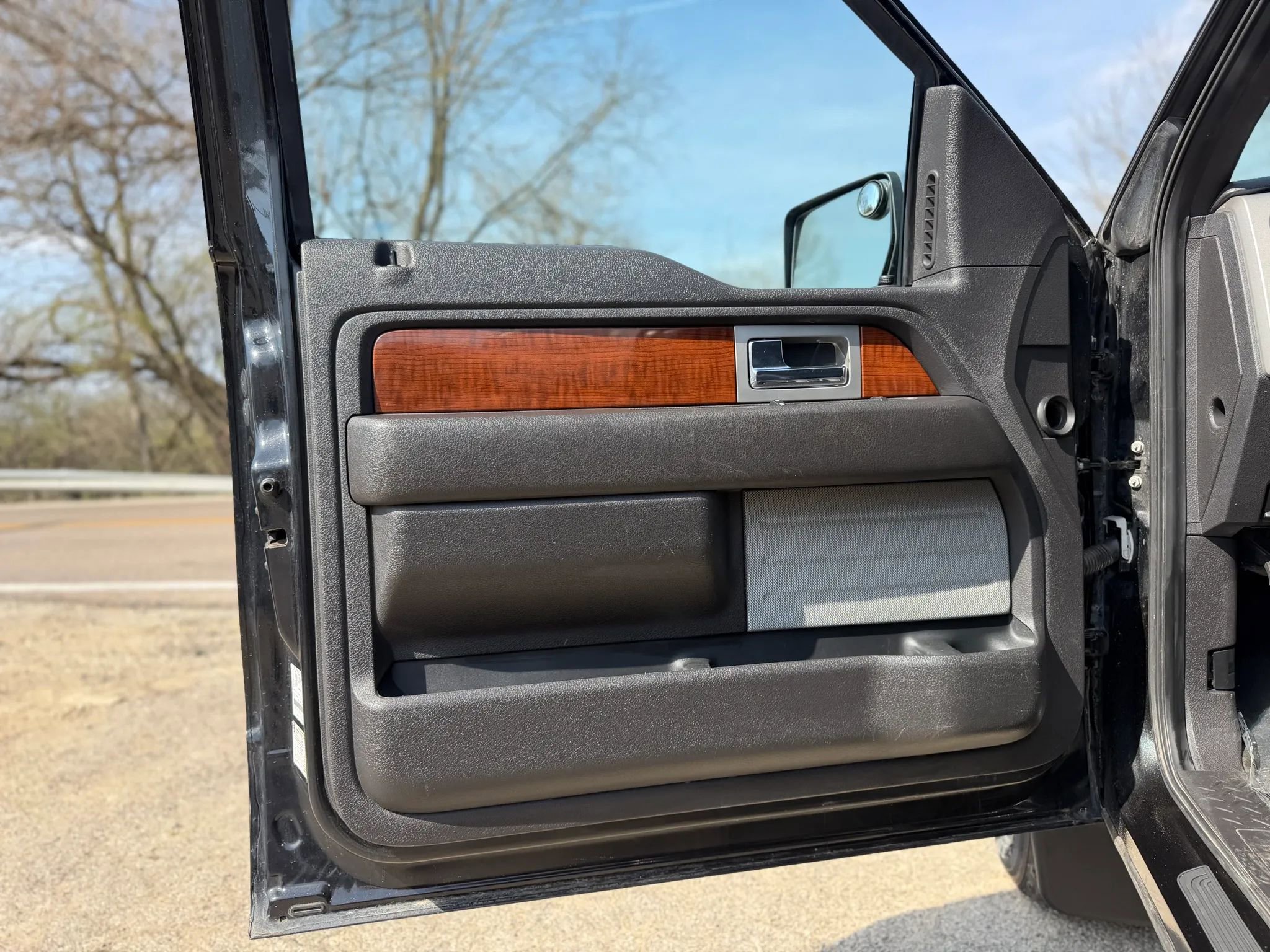 Used 2010 Ford F150 Lariat image 15