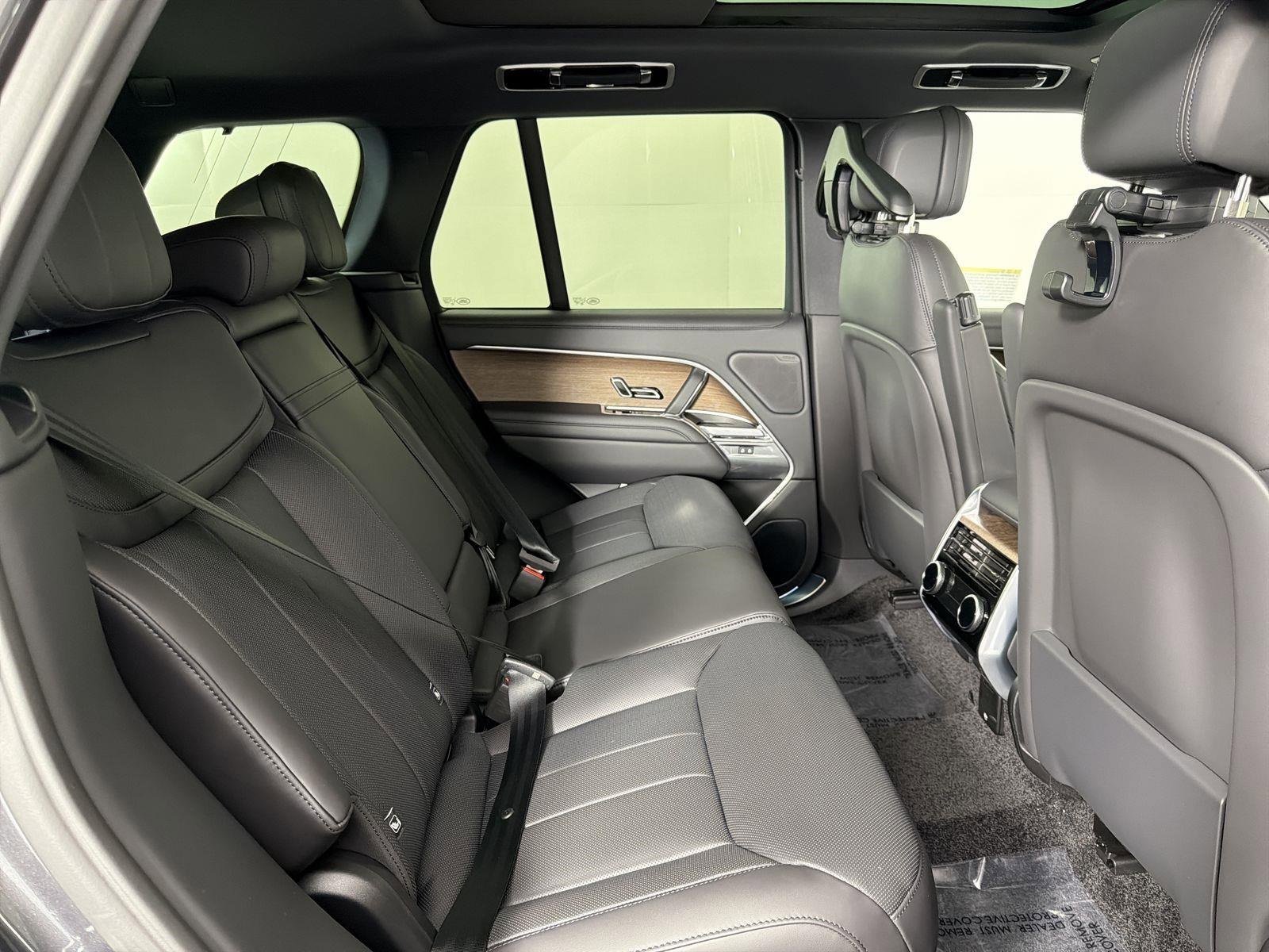 New 2025 Land Rover Range Rover SE image 30