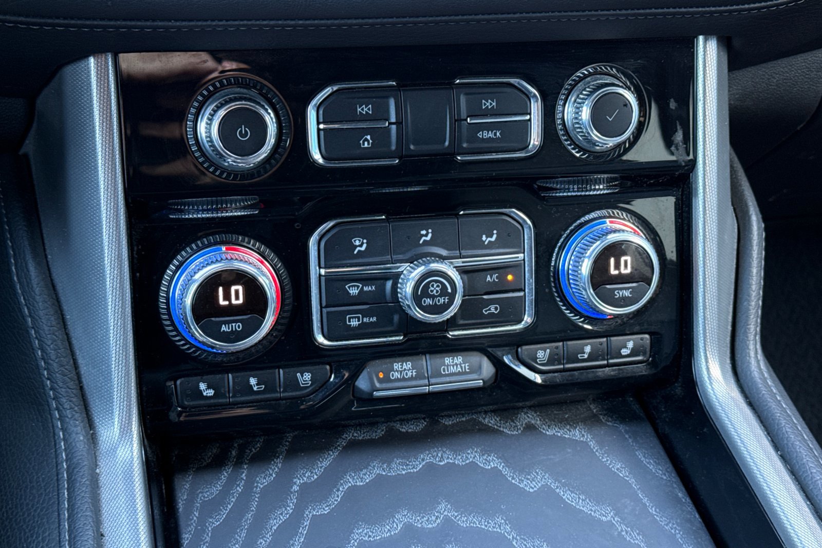 Used 2023 GMC Yukon Denali image 27