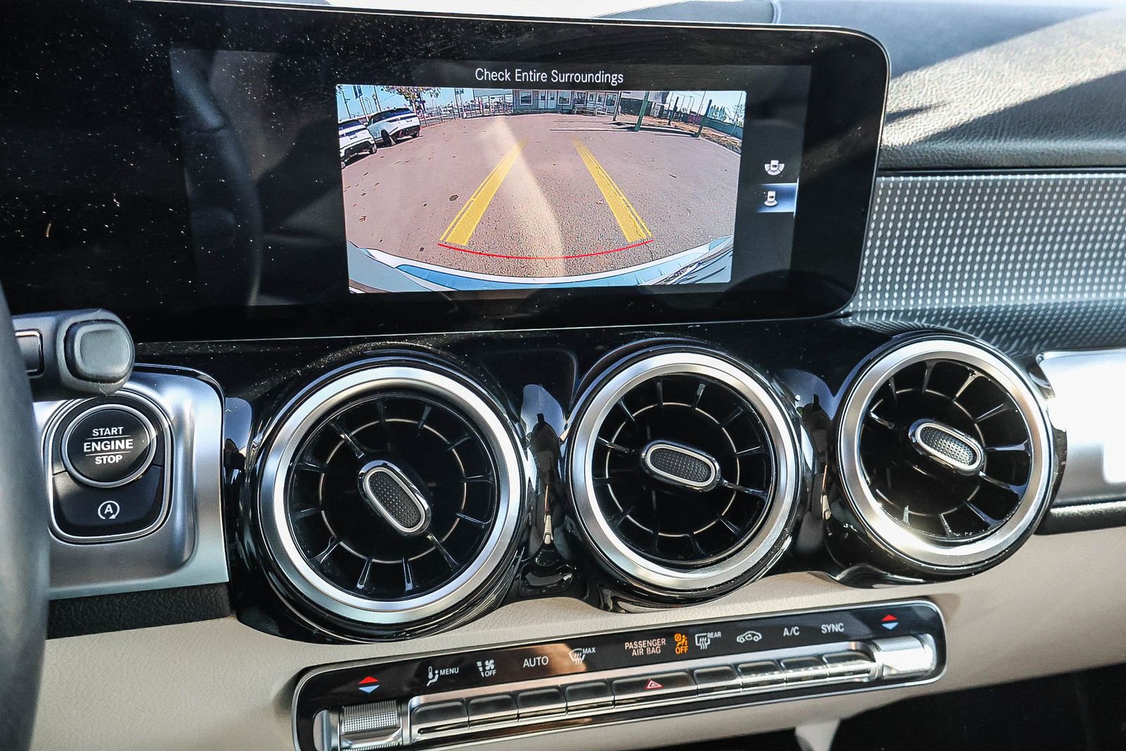 Used 2022 Mercedes-Benz GLB 250 image 32