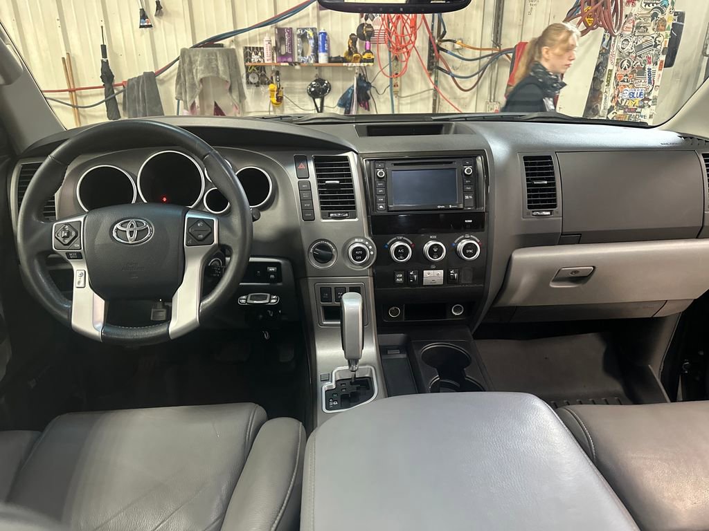 Used 2014 Toyota Sequoia Limited AWD/4WD image 18