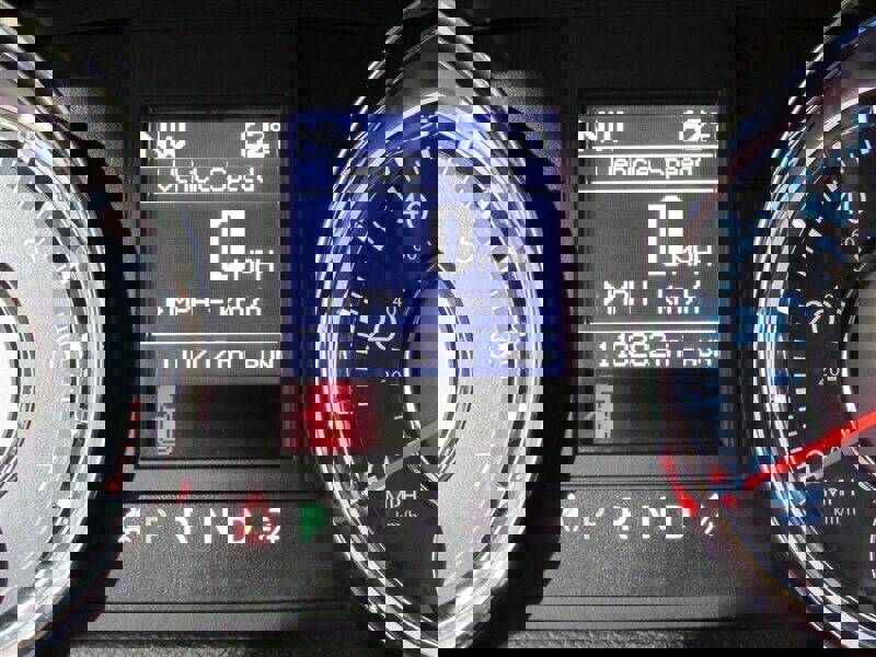 Used 2014 Chrysler Town & Country Touring image 97