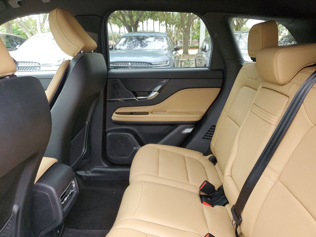 Used 2022 Lincoln Corsair Reserve w/ Sport Package image 11