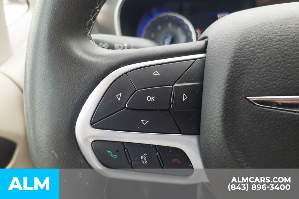 Used 2024 Chrysler Pacifica Touring-L FWD image 32