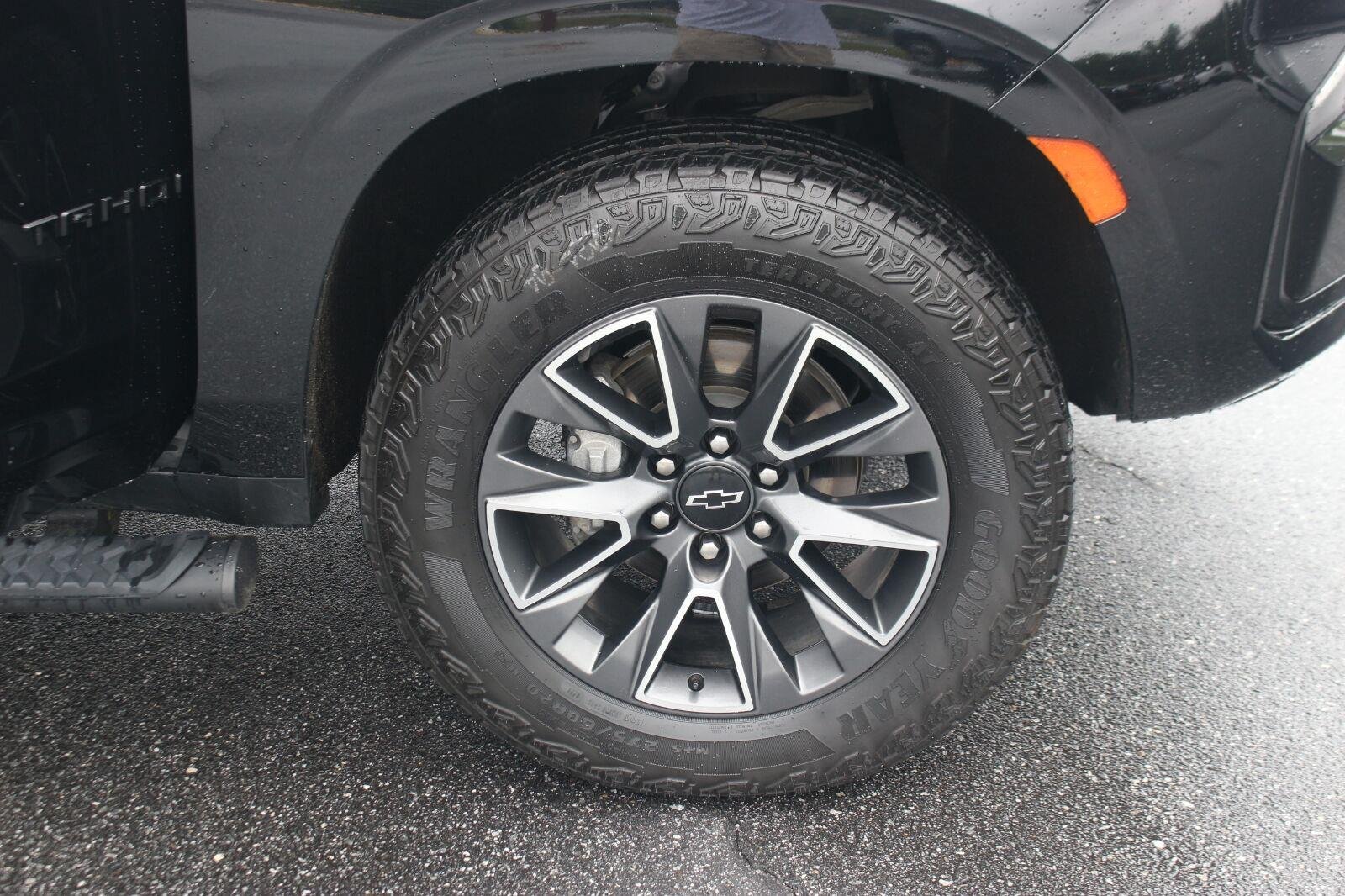 Used 2024 Chevrolet Tahoe Z71 w/ Luxury Package AWD/4WD image 43
