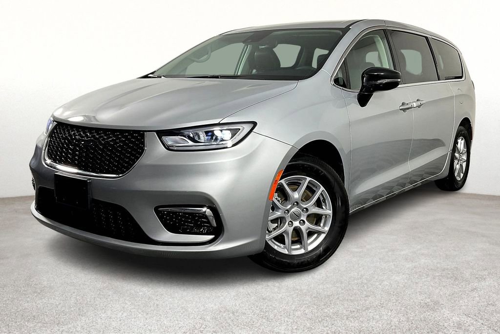 Used 2024 Chrysler Pacifica Touring-L image 1