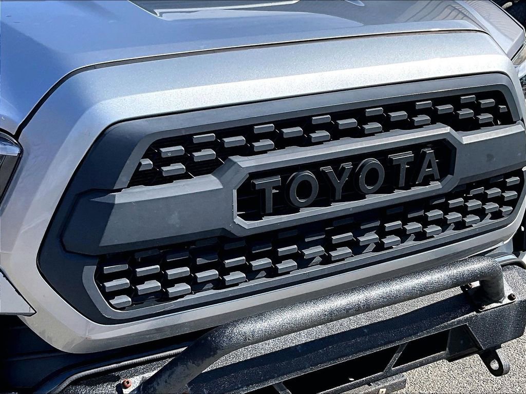 Used 2017 Toyota Tacoma TRD Sport w/ Premium & Technology Package image 26