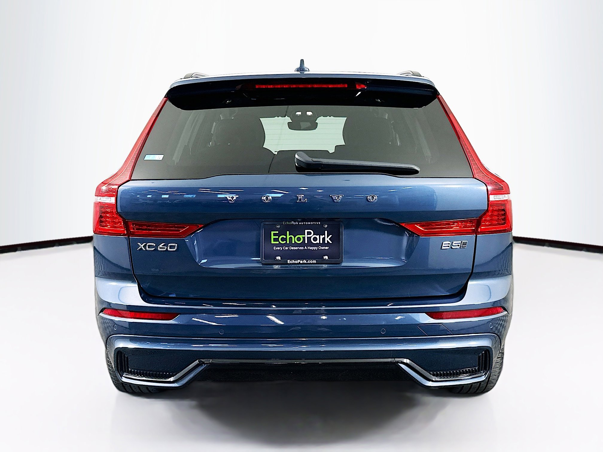 Used 2025 Volvo XC60 B5 Core image 7