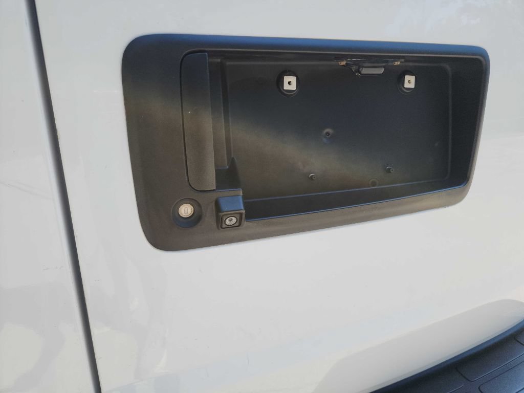 Used 2018 Chevrolet Express 2500 w/ Driver Convenience Package RWD image 8