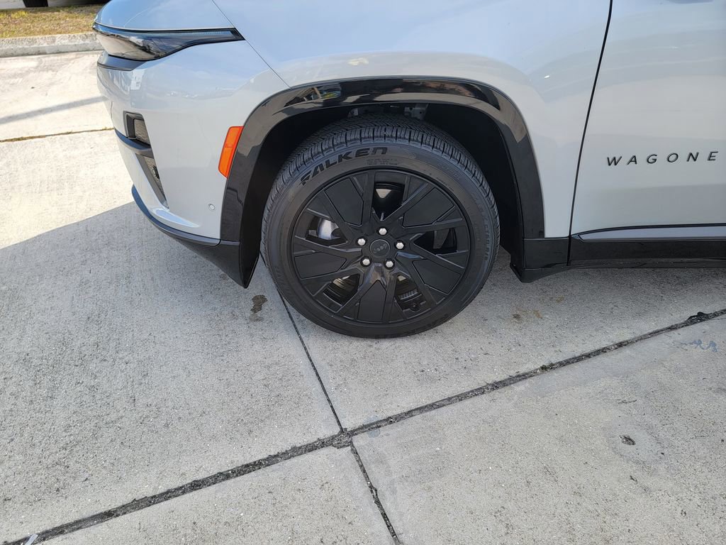 Used 2025 Jeep Wagoneer S Launch Edition image 9