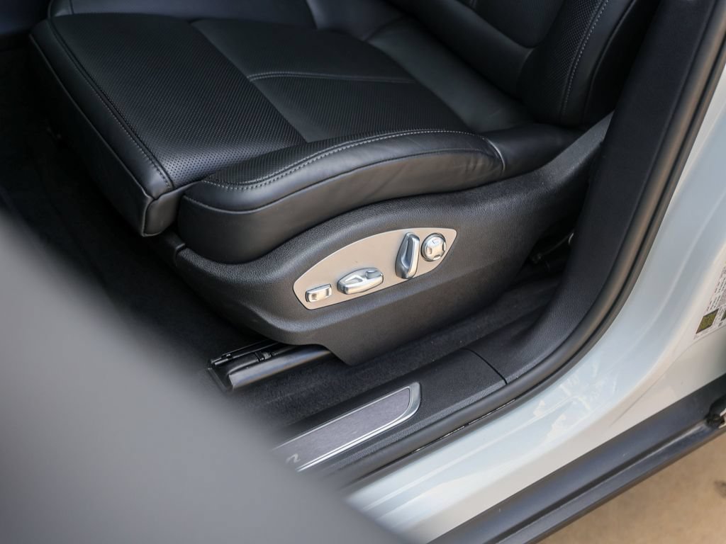 Certified 2026 Porsche Macan AWD/4WD image 16