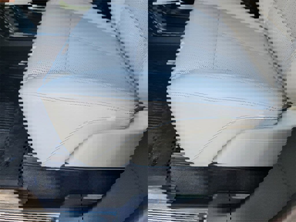 New 2026 Cadillac Vistiq Sport w/ LPO, Floor Liner Package image 18