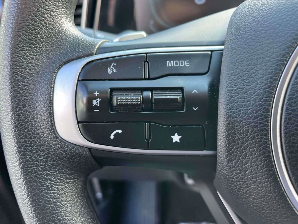 Used 2025 Kia Sportage LX image 17
