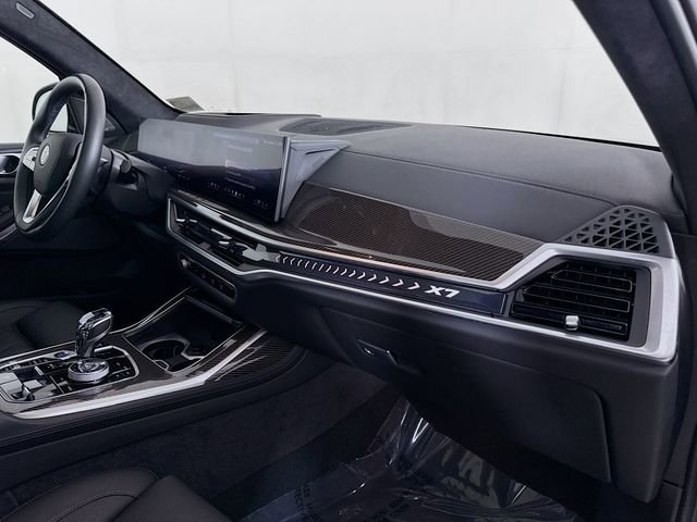 Used 2024 BMW ALPINA XB7 image 32