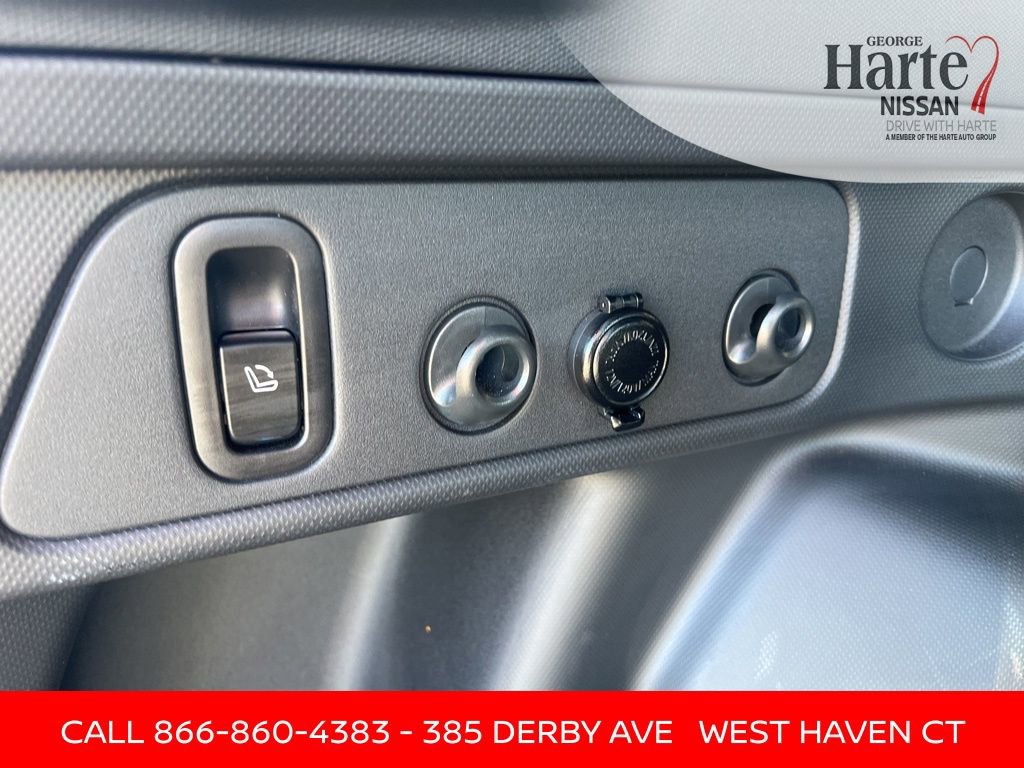 Used 2025 Subaru Forester Limited image 28