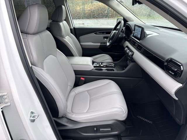 Used 2024 Honda Pilot Touring image 13