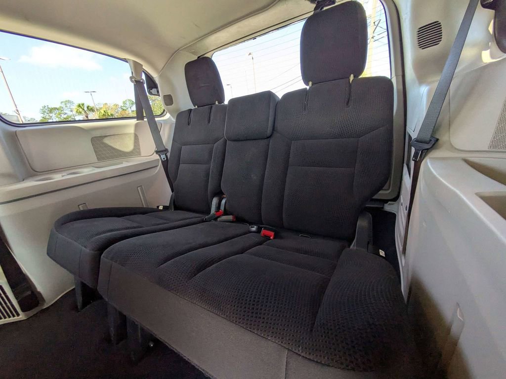 Used 2018 Dodge Grand Caravan SE w/ UConnect Hands-Free Group image 14