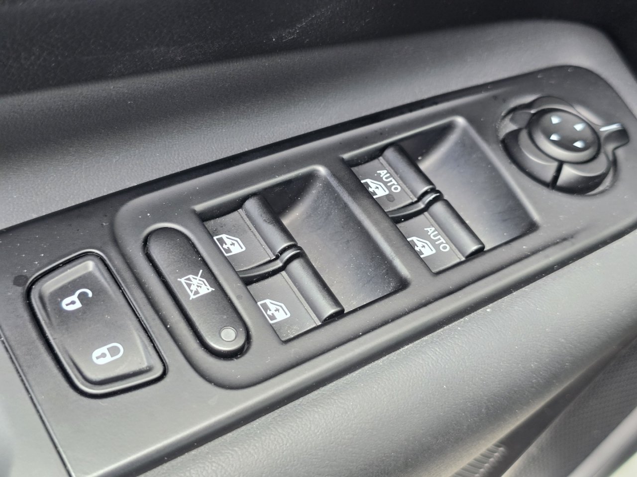Used 2023 Jeep Renegade Latitude w/ Premium Group AWD/4WD image 24