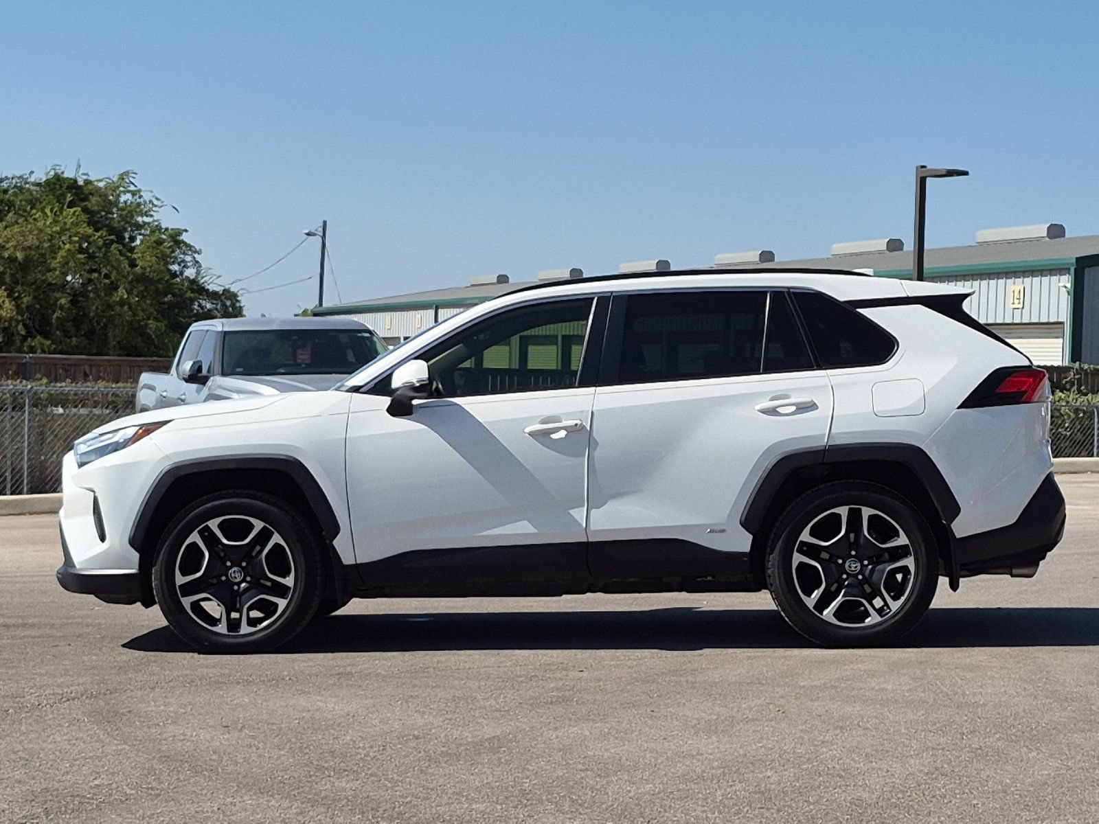 Used 2022 Toyota RAV4 XLE w/ Convenience Package AWD/4WD image 2