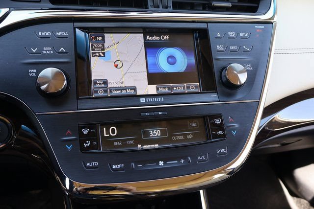 Used 2013 Toyota Avalon Limited w/ Technology Pkg FWD image 22
