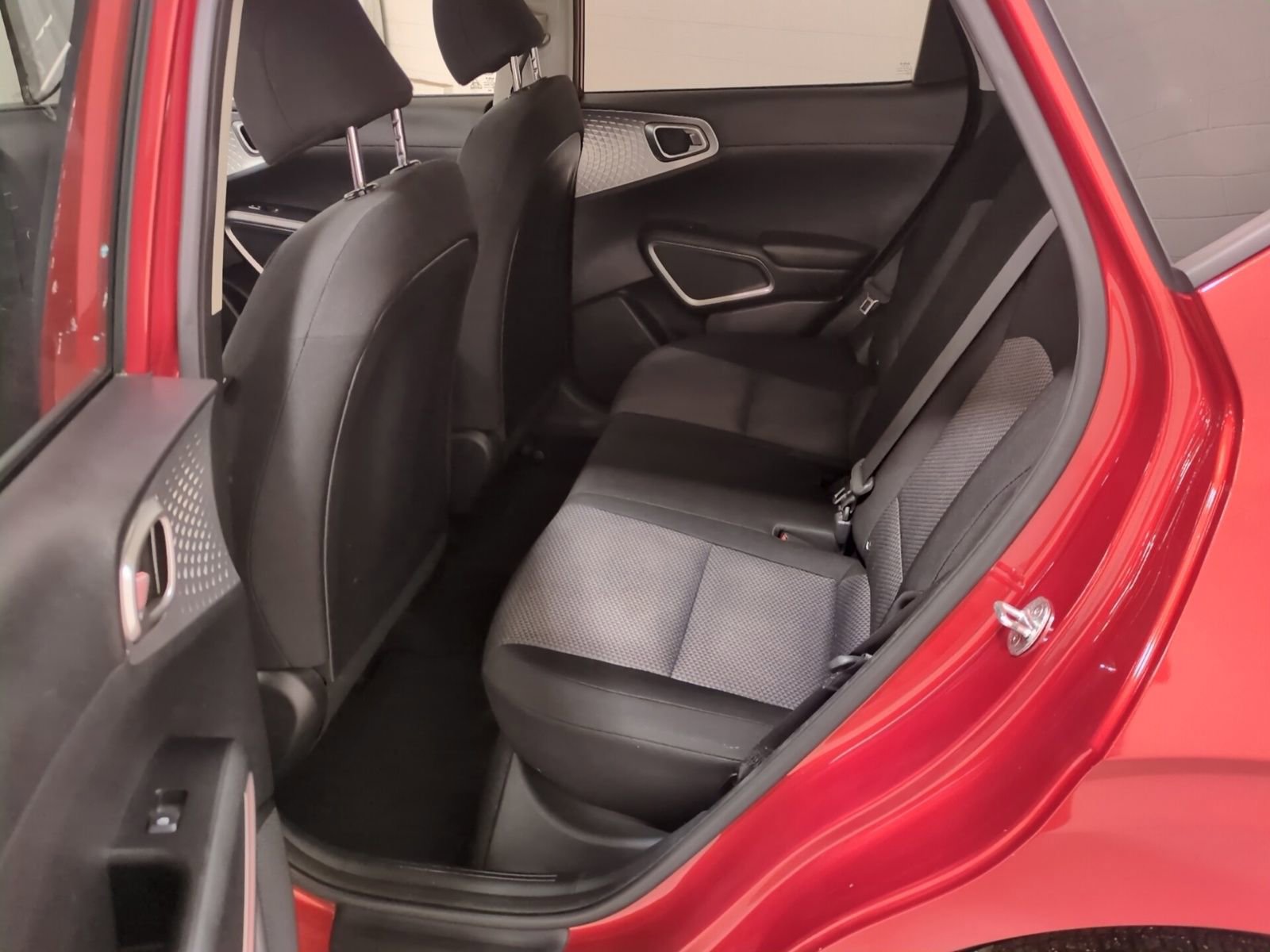 Used 2022 Kia Soul LX image 14