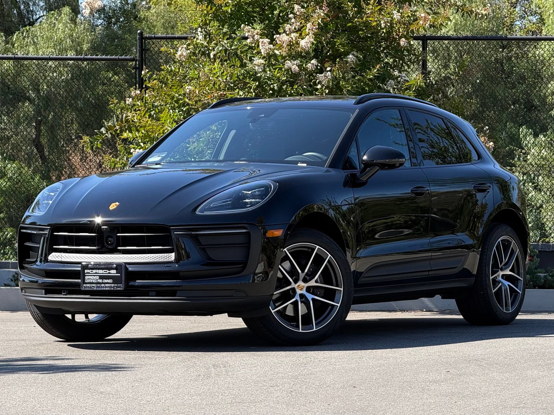 Used 2026 Porsche Macan AWD/4WD image 1