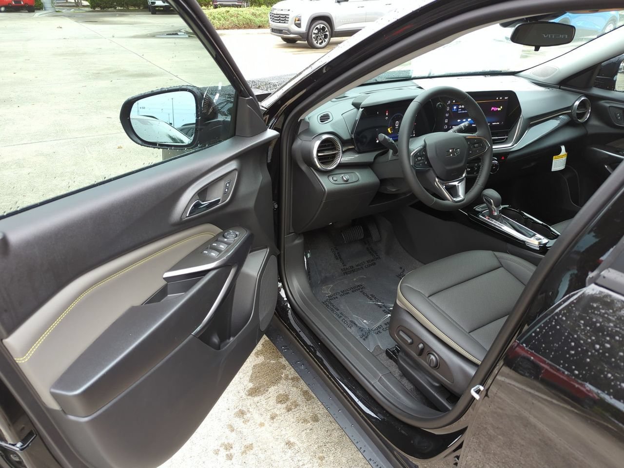 New 2026 Chevrolet Trax ACTIV w/ Sunroof Package FWD image 7