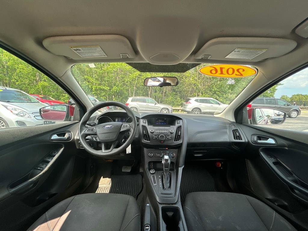 Used 2016 Ford Focus SE w/ SE Power Seat Package image 11