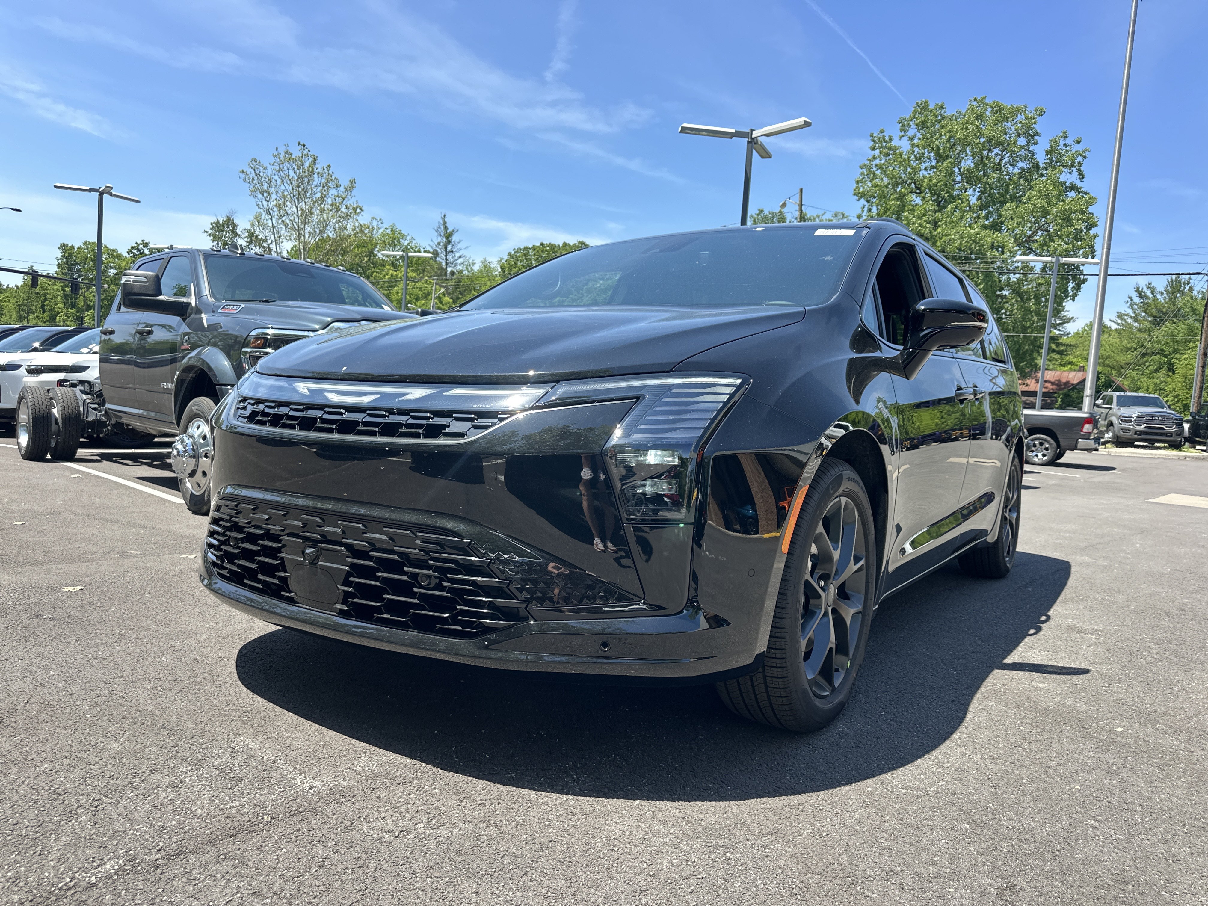 New 2027 Chrysler Pacifica Limited FWD image 22
