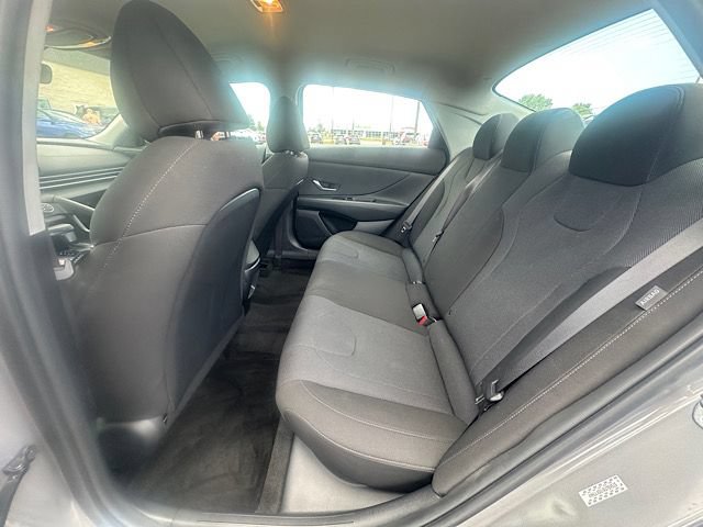 Certified 2024 Hyundai Elantra SE FWD image 18