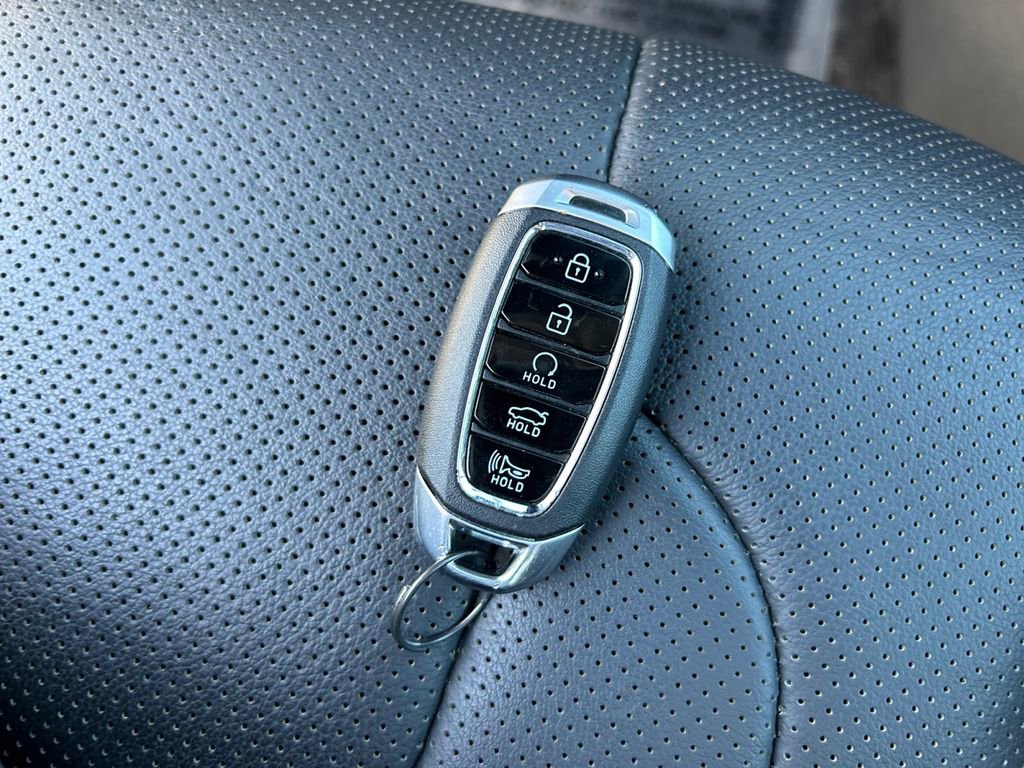 Used 2023 Hyundai Elantra Limited image 33