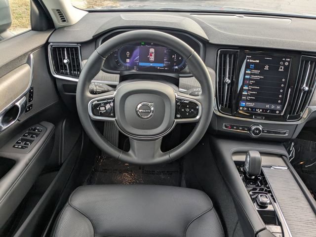 Used 2024 Volvo V90 B6 Cross Country Plus image 21