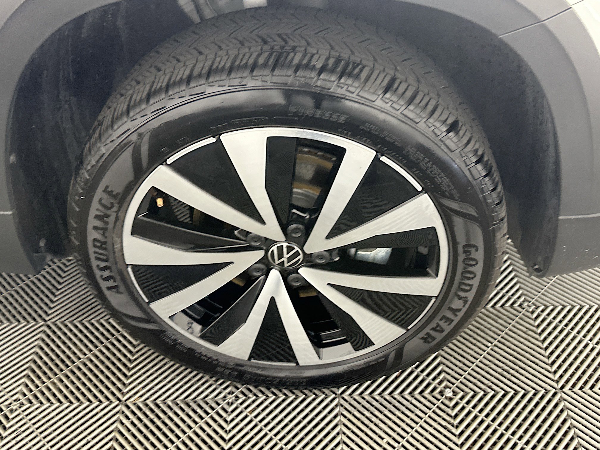 Used 2024 Volkswagen Taos SE image 11