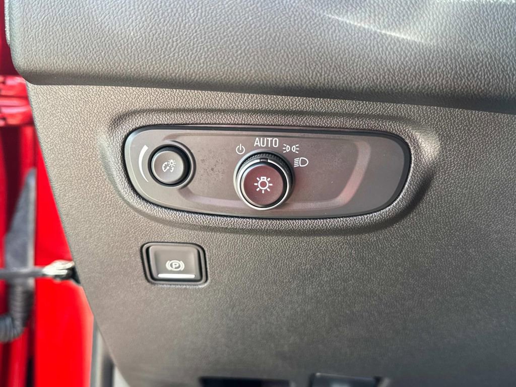 Used 2022 GMC Terrain SLE w/ Driver Convenience Package image 18