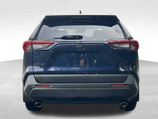 Used 2021 Toyota RAV4 XLE Premium AWD/4WD image 4