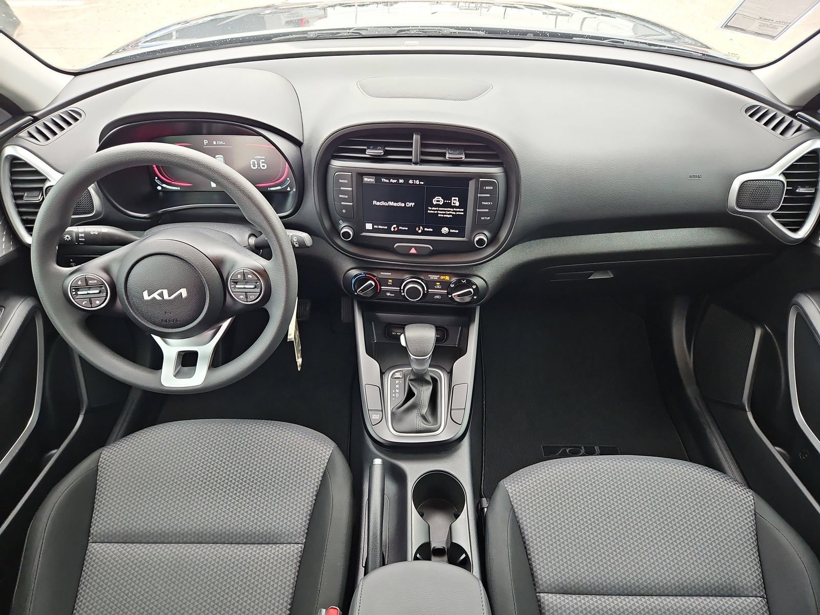 Used 2025 Kia Soul LX w/ LX Technology Package FWD image 17