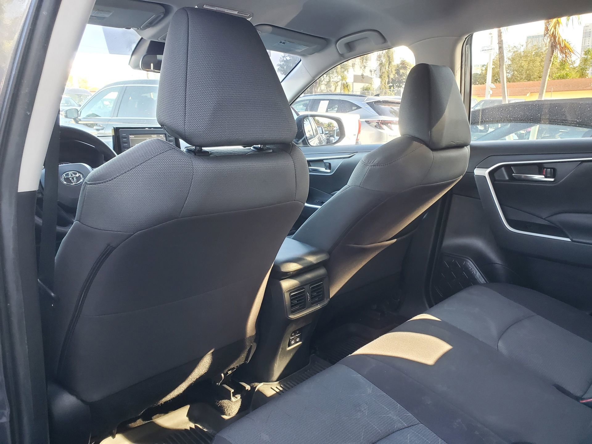 Used 2022 Toyota RAV4 XLE image 7