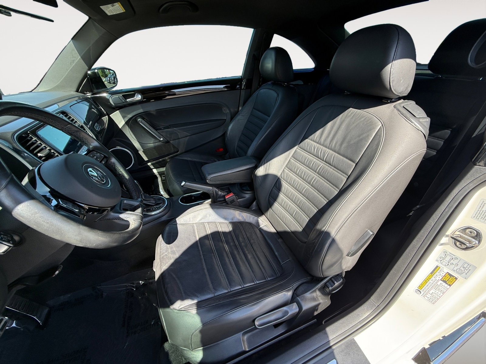Used 2012 Volkswagen Beetle Turbo FWD image 10
