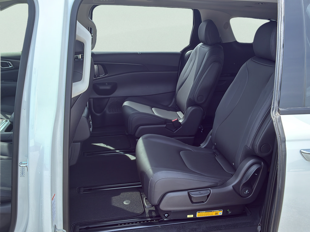 New 2027 Kia Carnival SX w/ Dark Edition Package FWD image 25