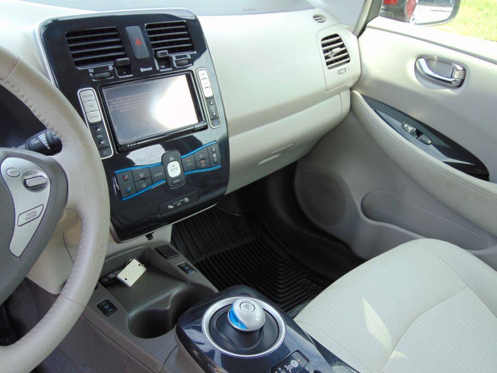 Used 2012 Nissan Leaf SL FWD image 23